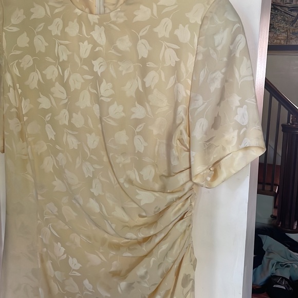 Beautiful 100% silk dress with flower design - Picture 3 of 4